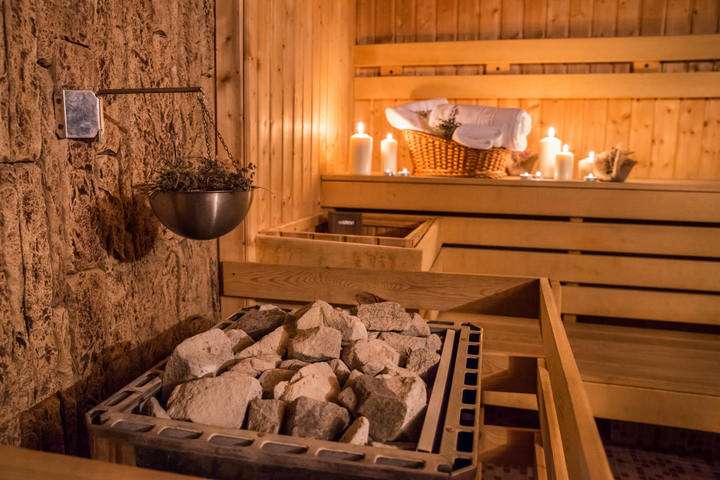 Modern Design 6-Person Cedar Barrel Outdoor Sauna Villa Heat Treated Hemlock Wood with Wet Steam Function for Health Use Cedar Urban Ashram